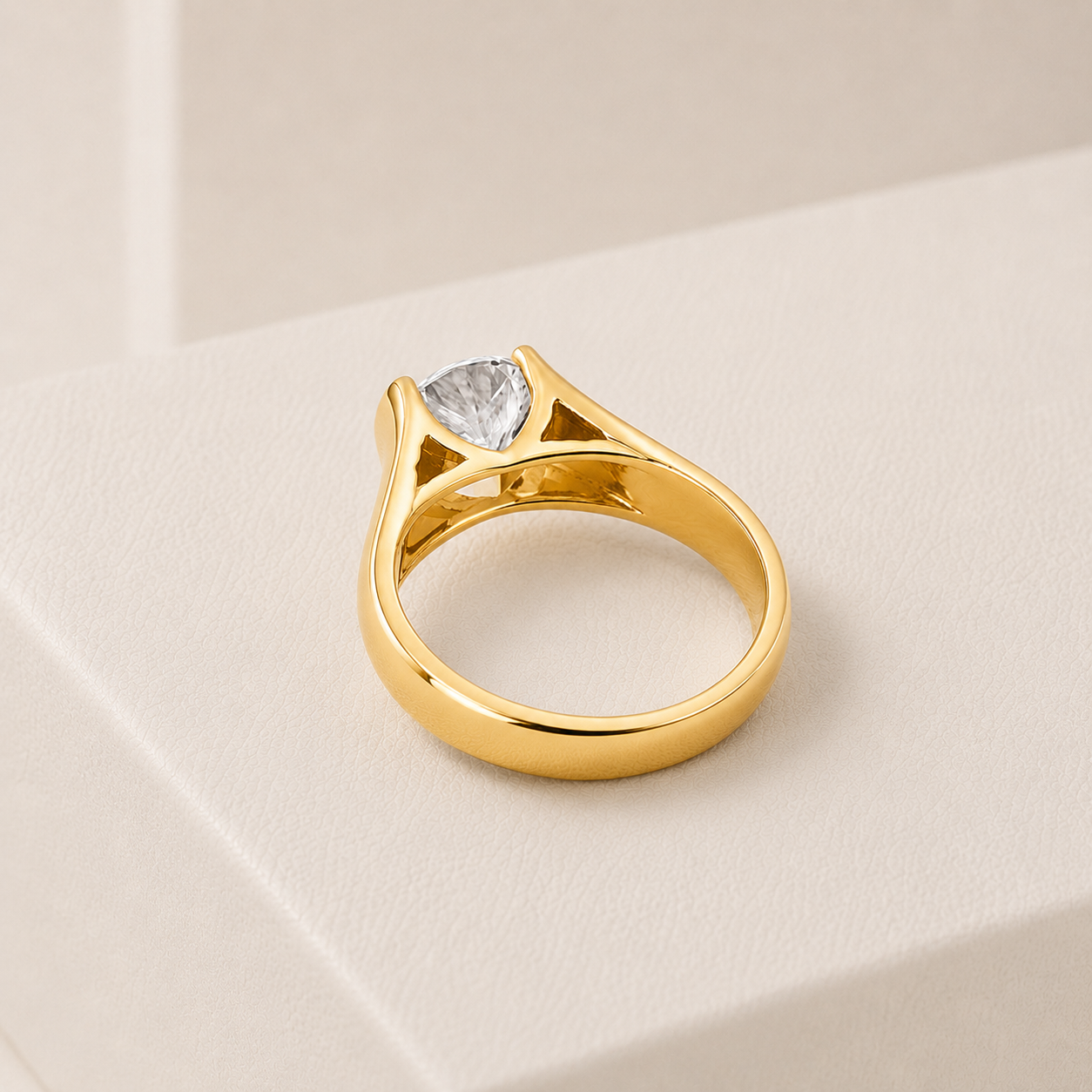 Anel Luar Solitário Moissanite Banhado a Ouro 18k