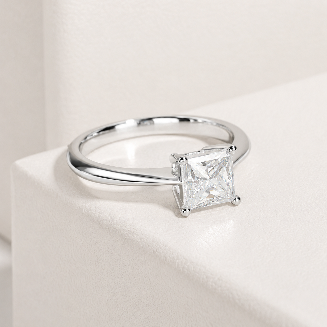 Anel Solitário Princess Moissanite Banhado a Ouro 18k
