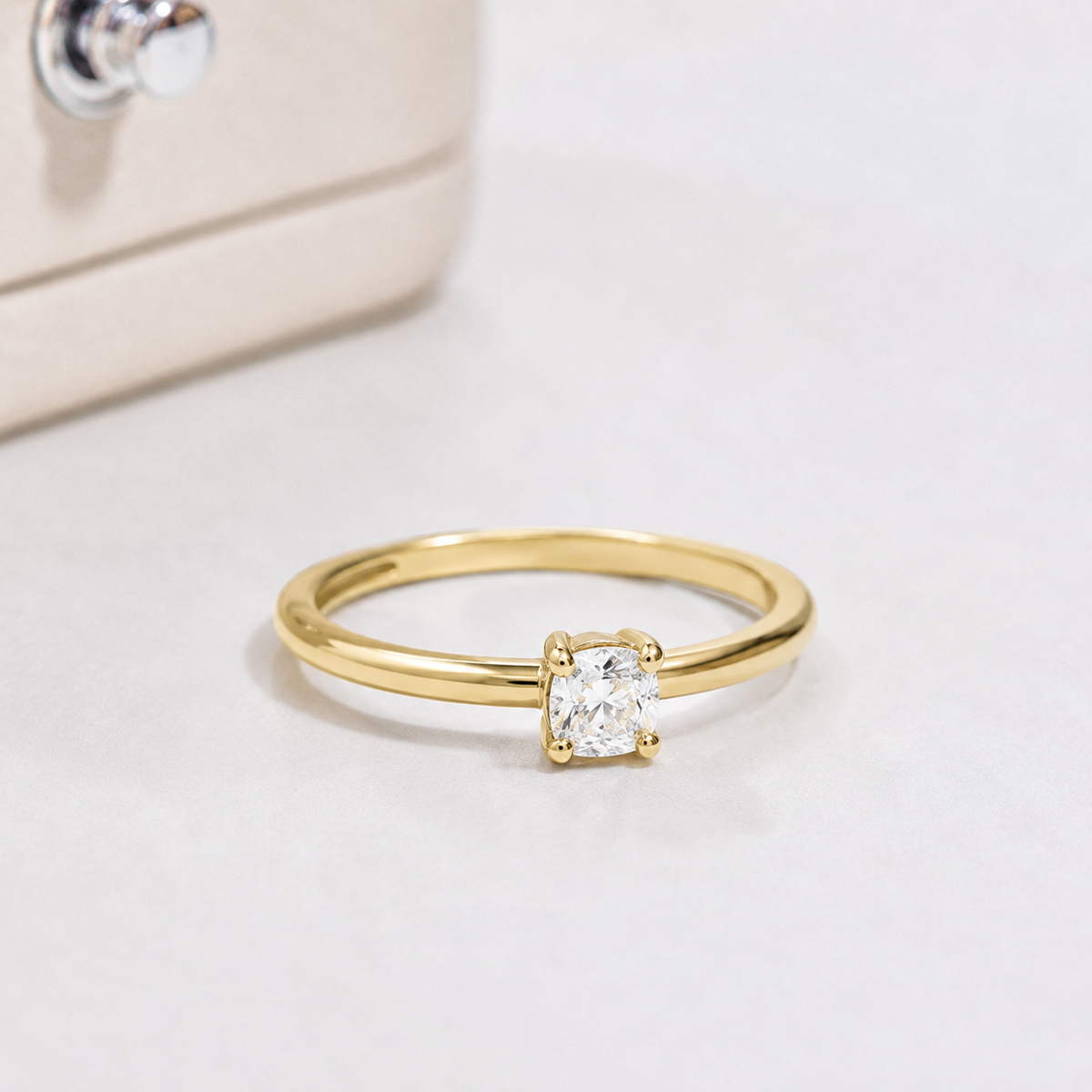 Anel Solitário Sirius Moissanite 4mm em Ouro 18k