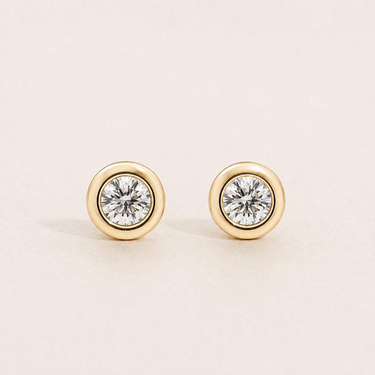 Brinco Ponto Brilhante Moissanite Banhado a Ouro 18k