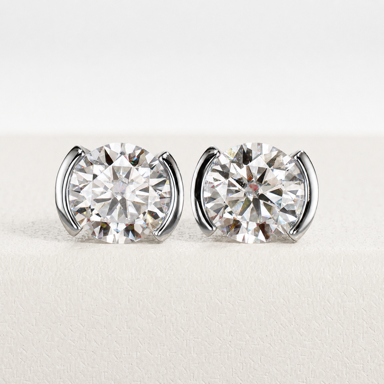 Brinco Ponto de Luz Moissanite Banhado a Ouro 18k