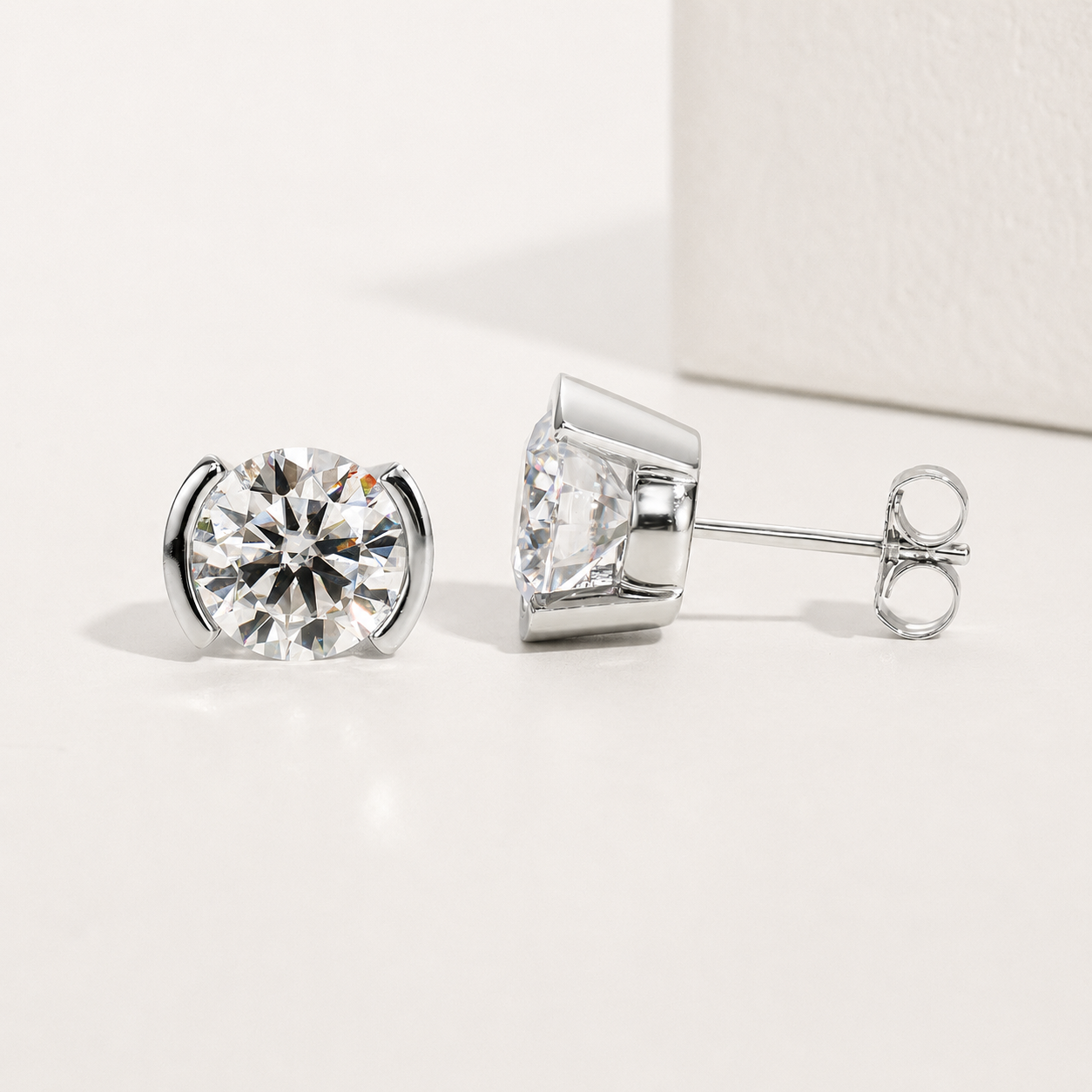 Brinco Ponto de Luz Moissanite Banhado a Ouro 18k