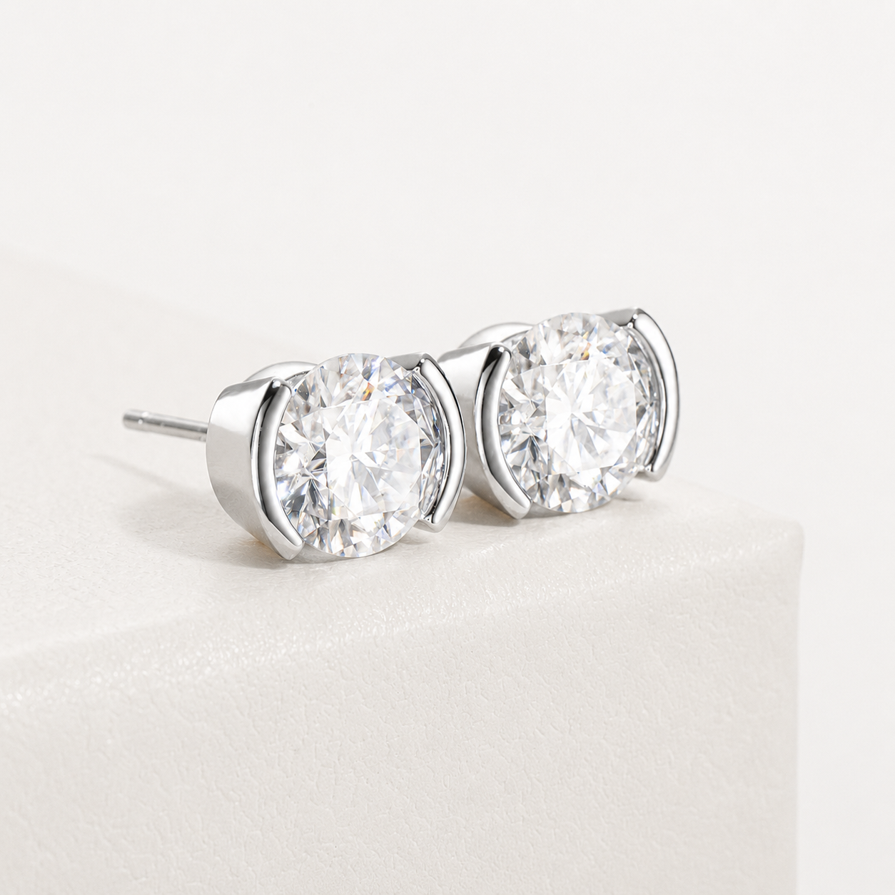 Brinco Ponto de Luz Moissanite Banhado a Ouro 18k