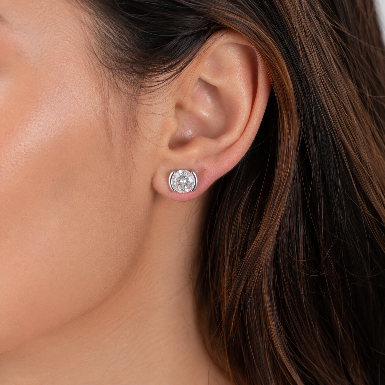 Brinco Ponto de Luz Moissanite Banhado a Ouro 18k