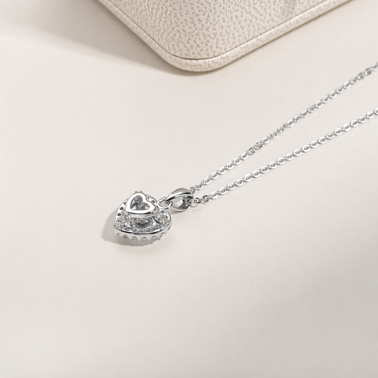 Colar Ponto de Amor Moissanite Banhado a Ouro