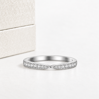 Meia Aliança Pride 50 Pontos Moissanite Banhada a Ouro 18k