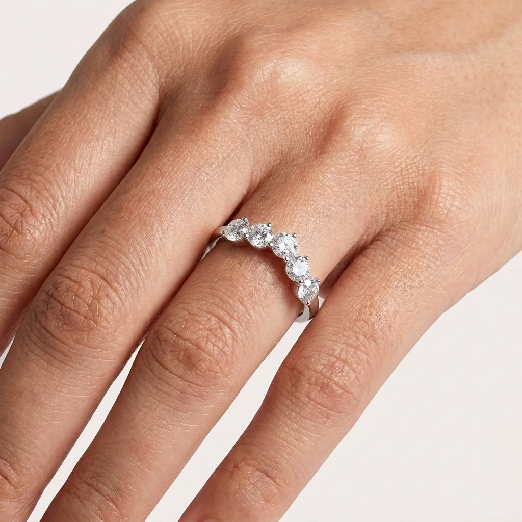 Meia Aliança Faixa Estelar Moissanite Banhada a Ouro 18k