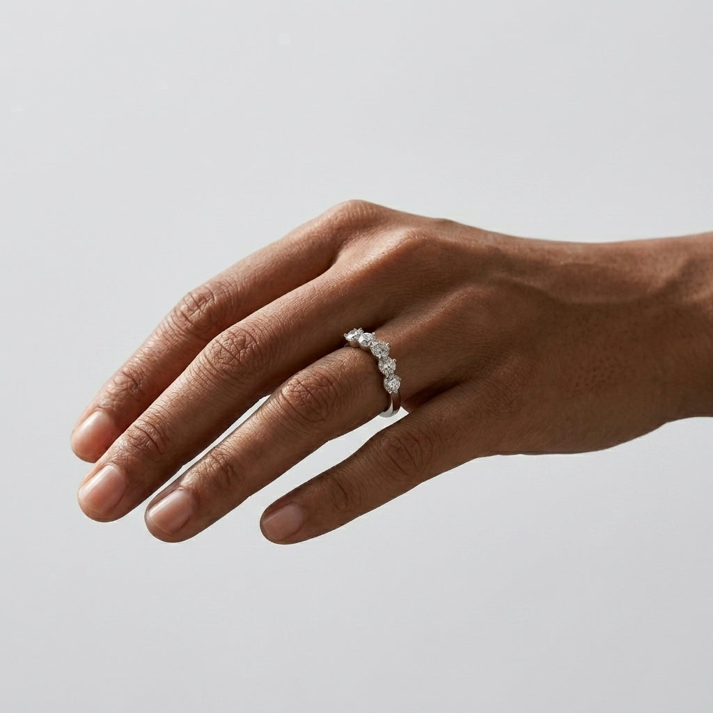 Meia Aliança Faixa Estelar Moissanite Banhada a Ouro 18k