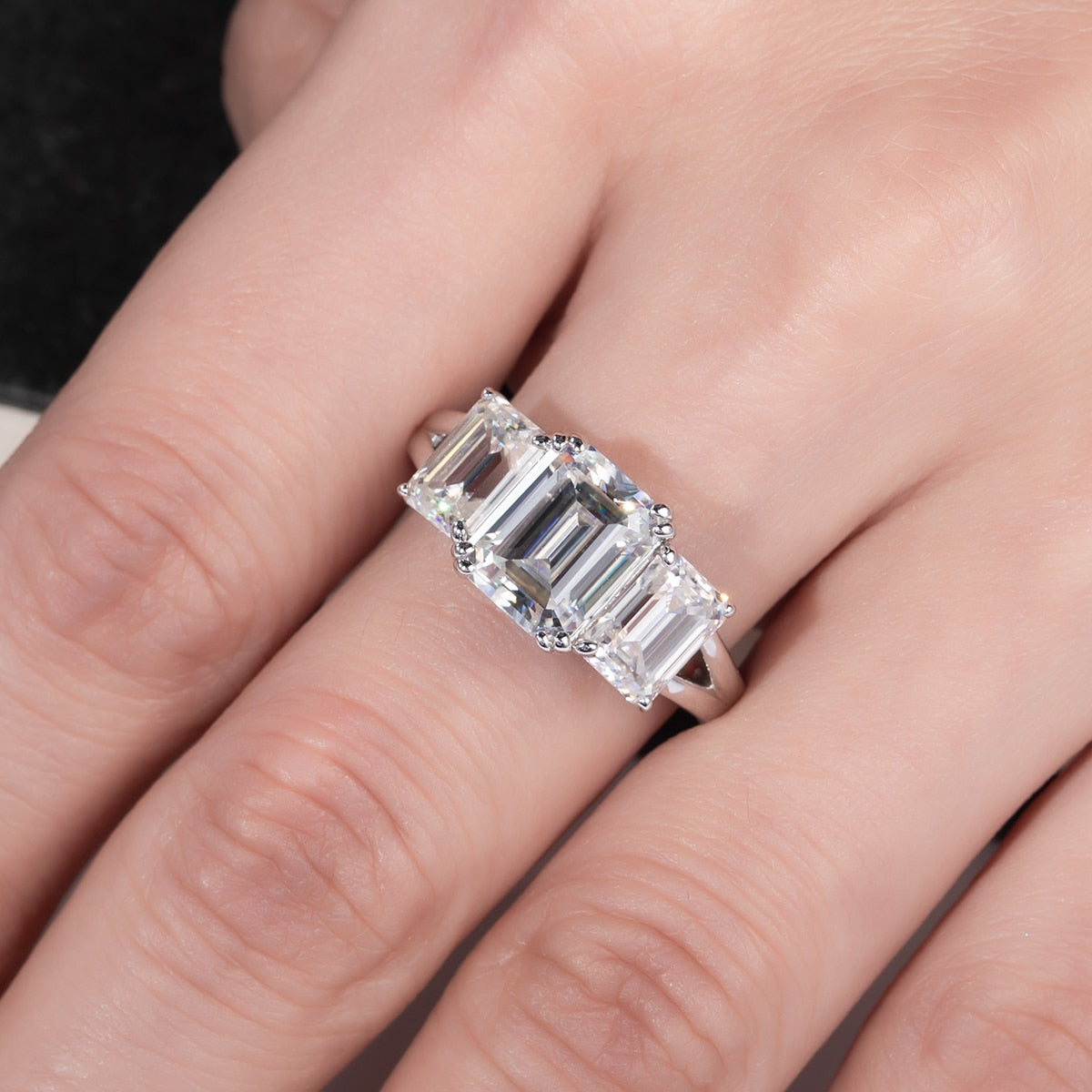 Anel Trinity Esmeralda Moissanite - Loratta 